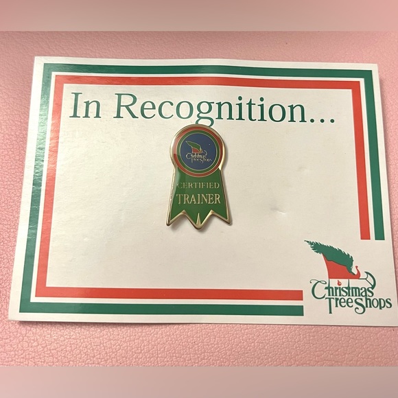 🌺Christmas Tree Shops Certified Trainer Pin - Picture 1 of 5